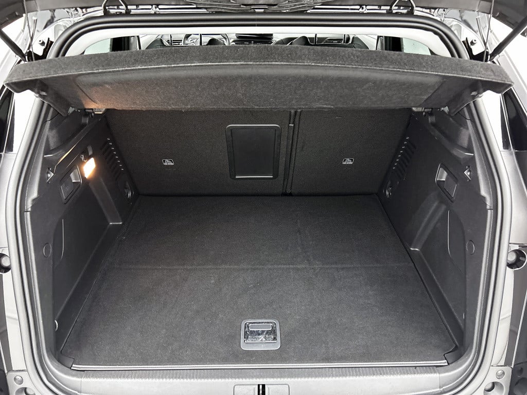 Peugeot 3008 plug-in hybrid 225pk road trip | rijklaar | trekhaak |