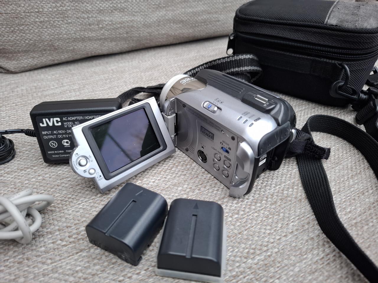 JVC Everio GZ-MG21E Hard Disk Camcorder met accessoires