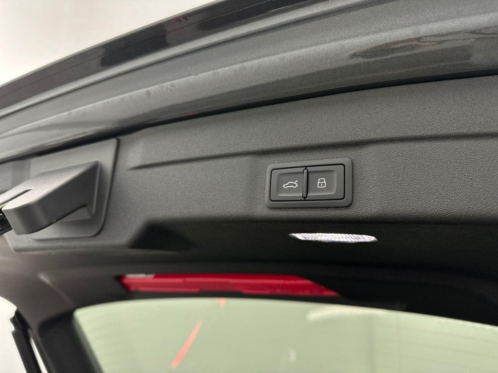 Audi A5 avant s edition 2.0 tfsi e 220 kw / 299 pk avant 7 versn