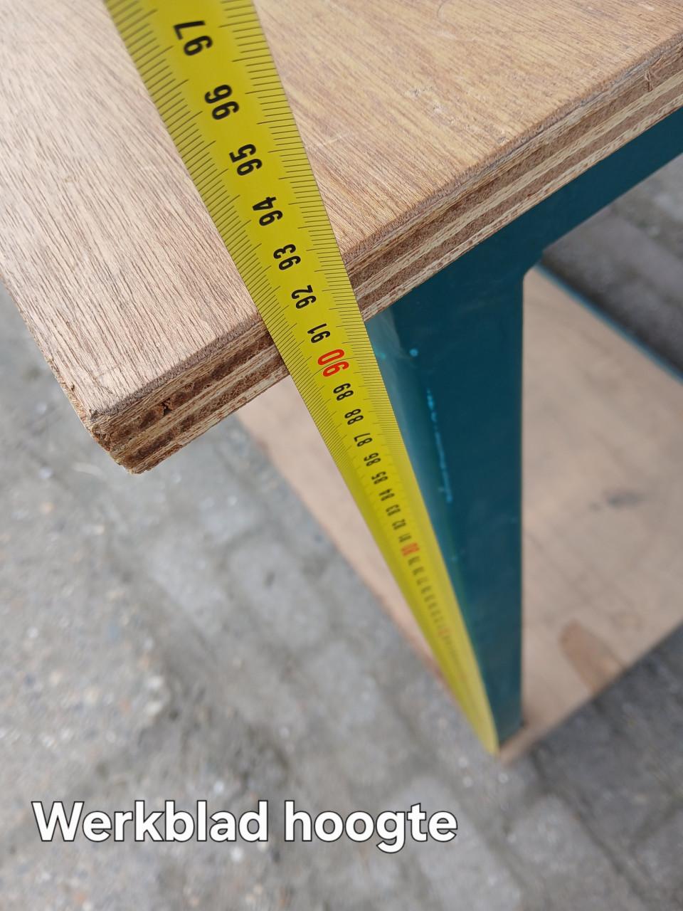 Werkbank, werktafel voor schuur garage of hobby.