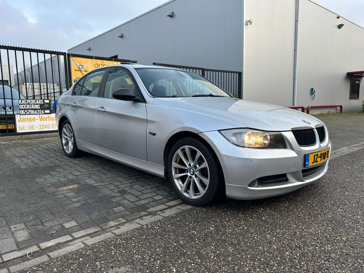 BMW 3-serie 320i Graphite LEES TEKST!! VOL IN DE OPTIE!!