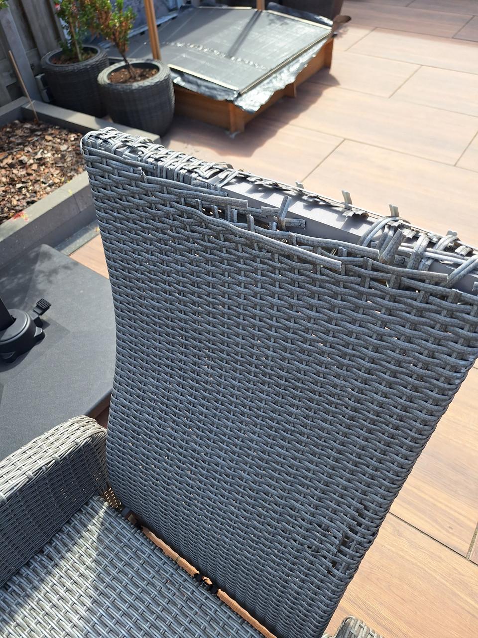 Gratis 4 tuinstoelen met kussens