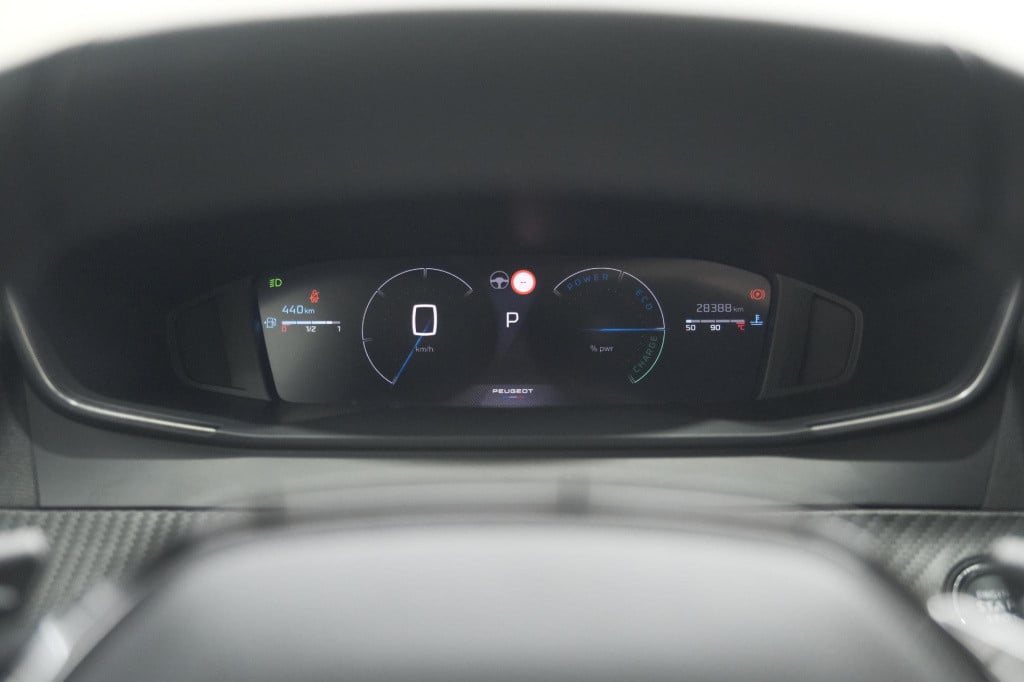 Peugeot 208 hybrid 100 e-dcs6 allure | camera | apple carplay | keyless ent