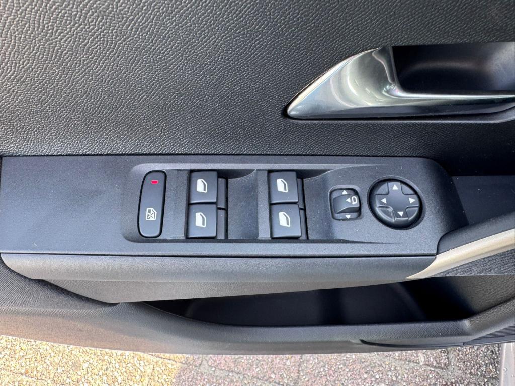 Lancia Y(psilon) 1.2 turbo hybrid
