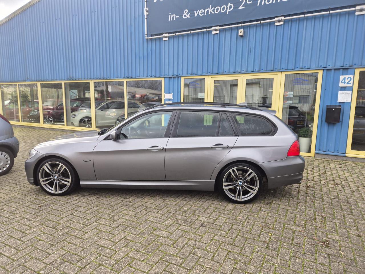Bmw 3-SERIE 320i Business Line station bj:2009 airco-lm velgen