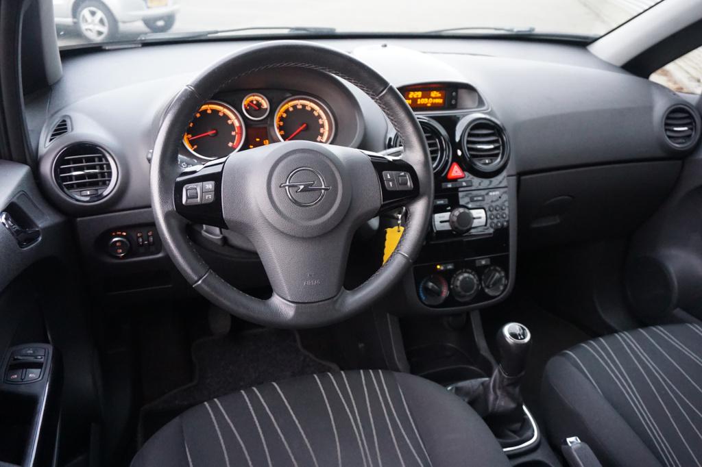 Opel Corsa 1.4-16v '111' edition airco / elektr. ramen / cruise / trekhaak