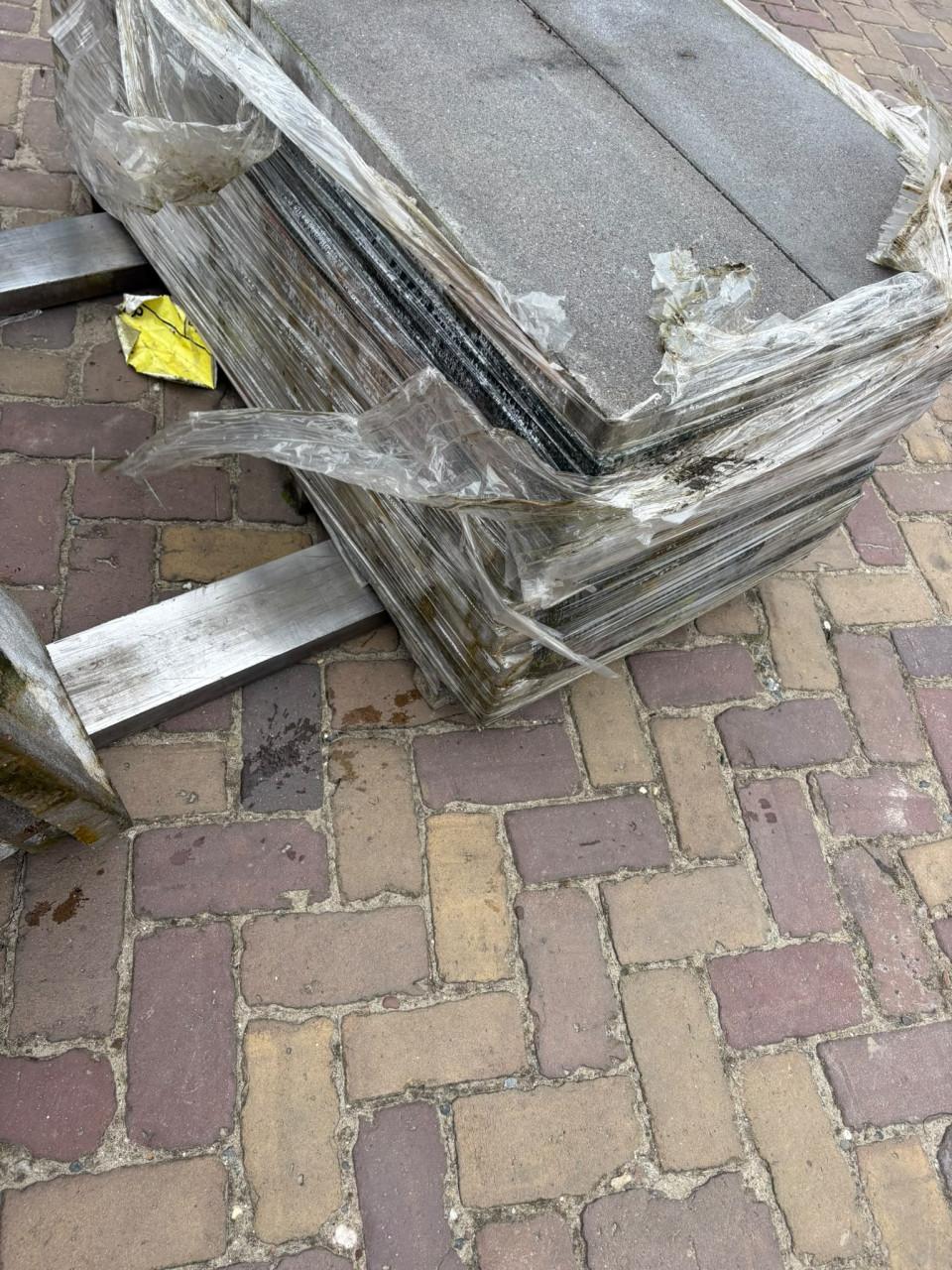 Partij grijze betontegels 30x60x4
