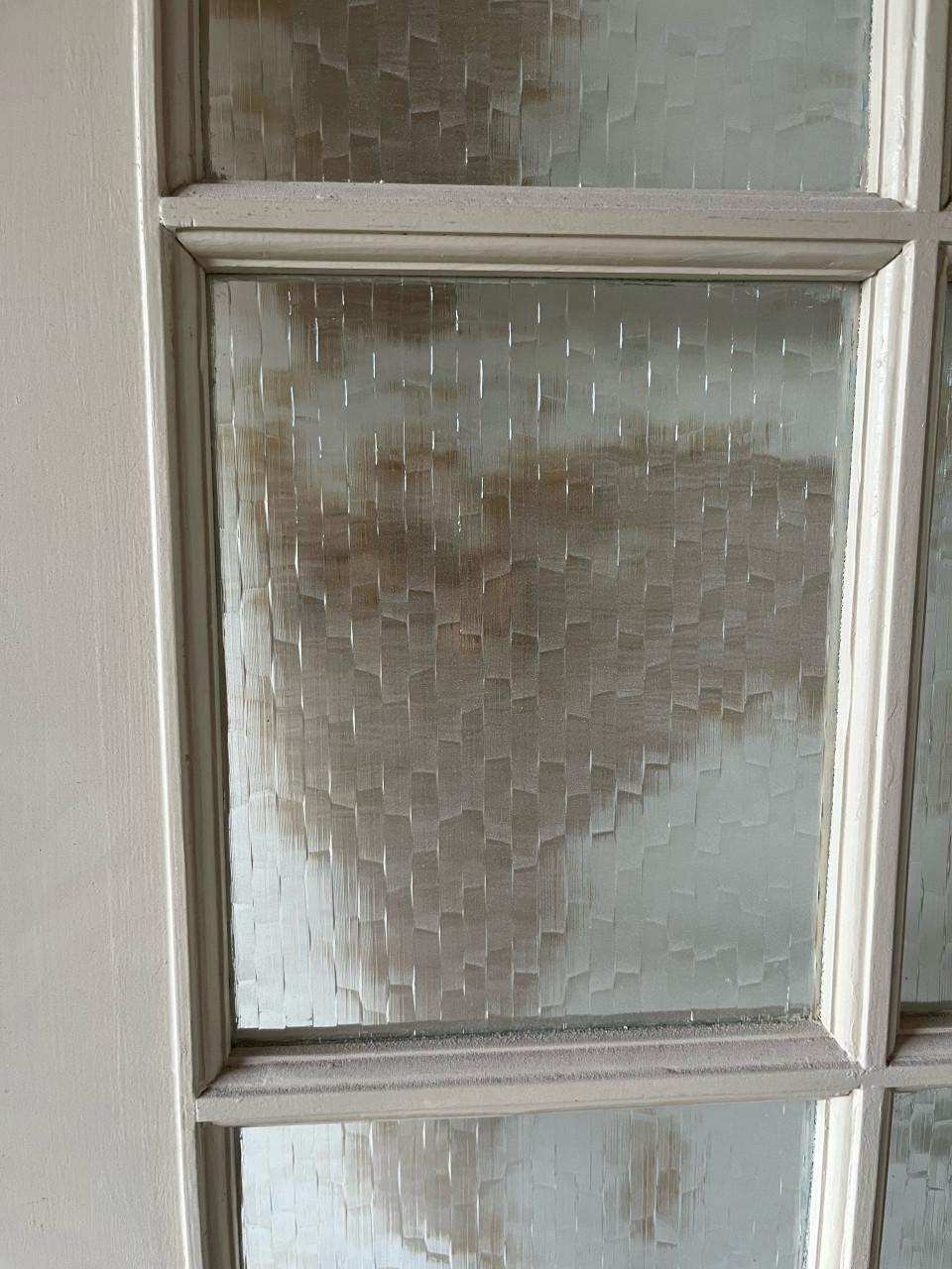 Twee binnendeuren met glazen ruitjes