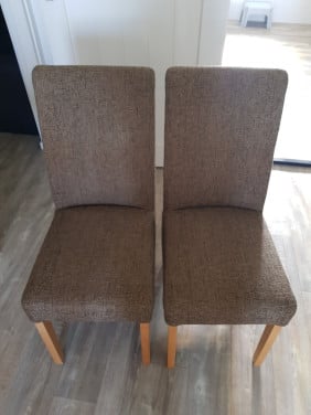 Bruine stoelen