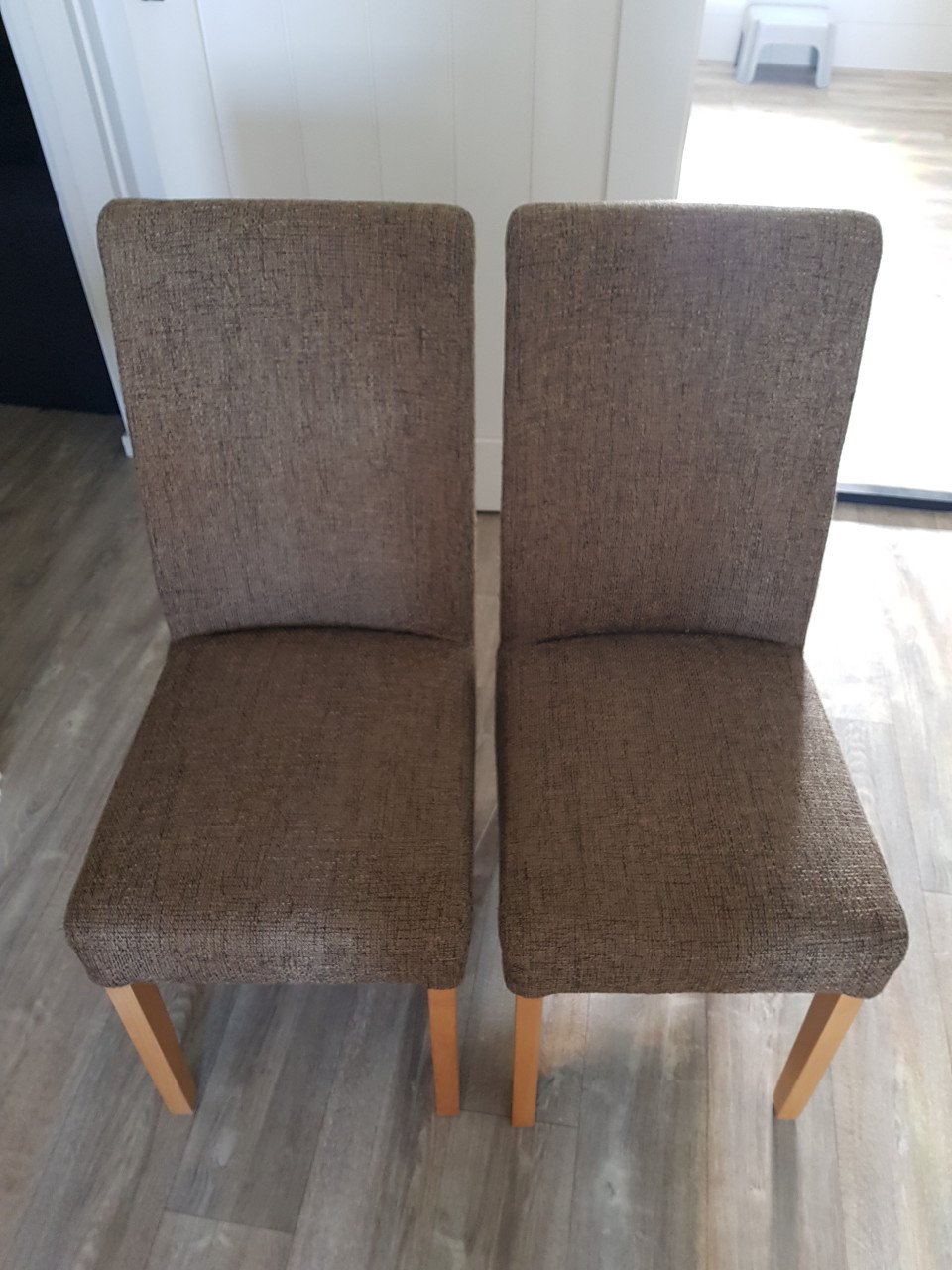 Bruine stoelen