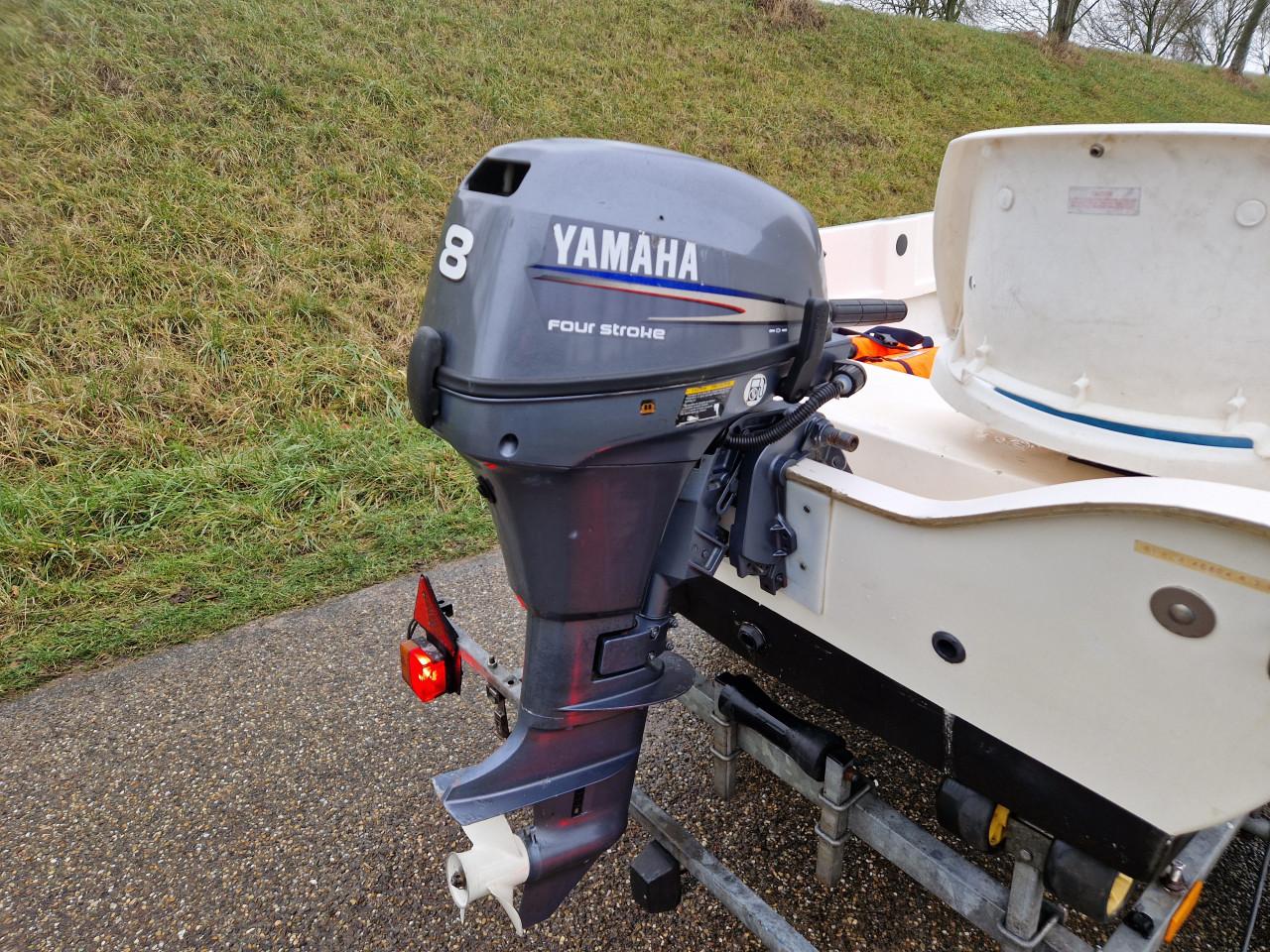 ELAN 401 met Yamaha 8 pk 4-takt en PEGA trailer. Compleet set € 2850,-