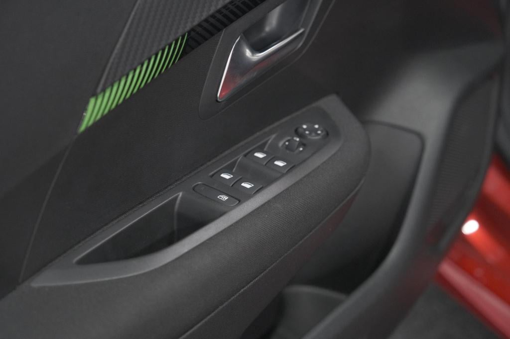 Peugeot 208 puretech 100 style | navigatie | cruise control | apple carplay