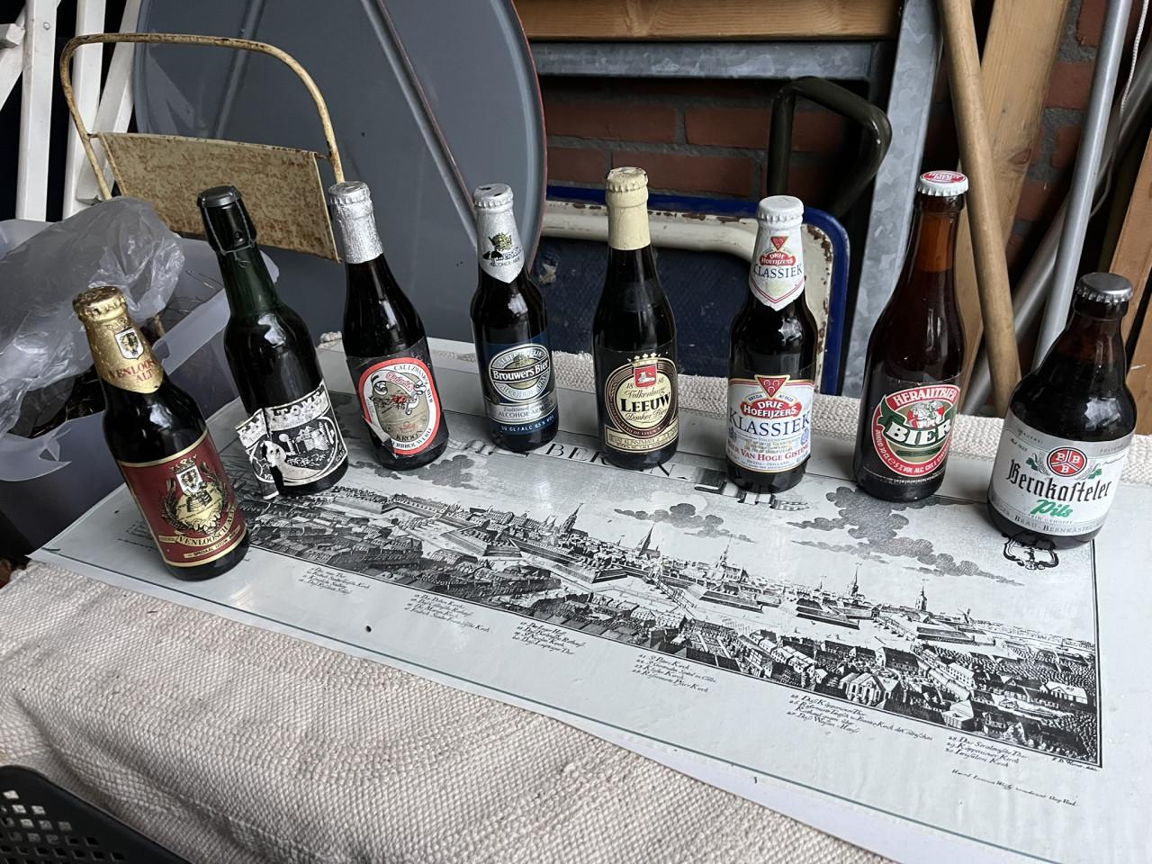 Volle bierflesjes en blikjes