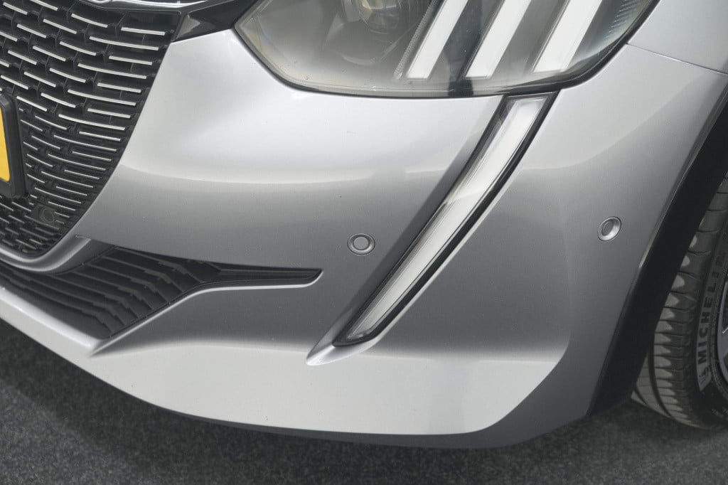 Peugeot 208 puretech 131 eat8 gt | camera | dodehoekdetectie | navigatie | 