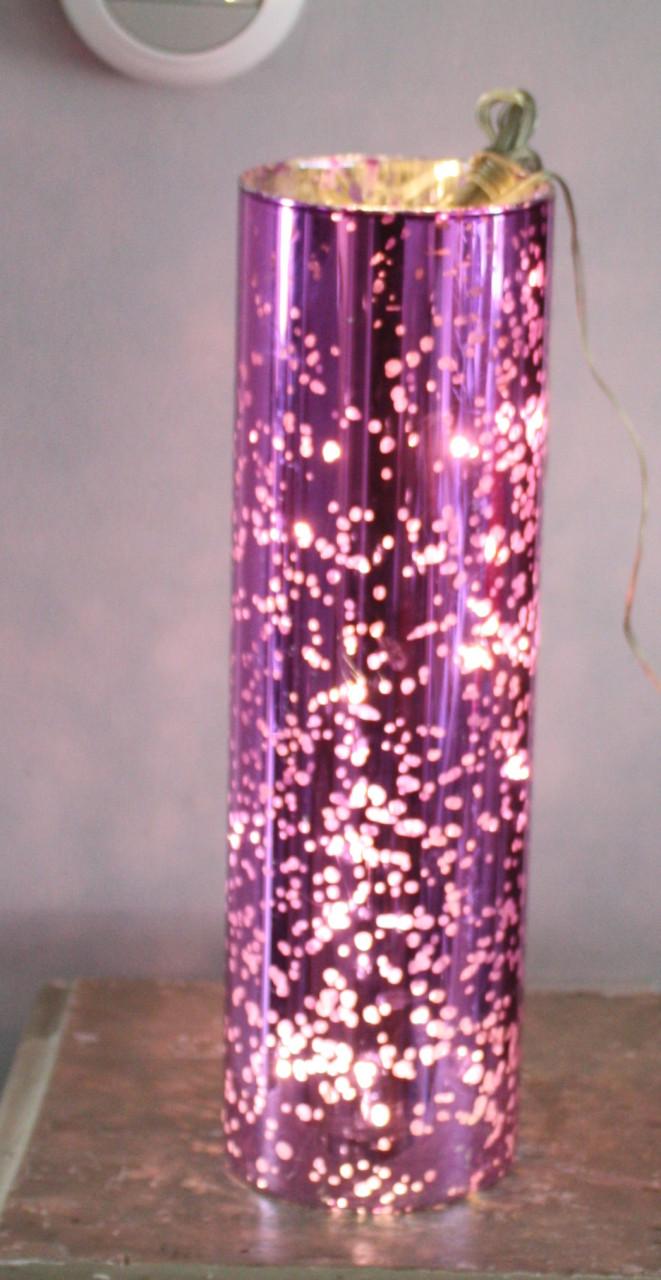 Paarse glazen vaas met verlichting