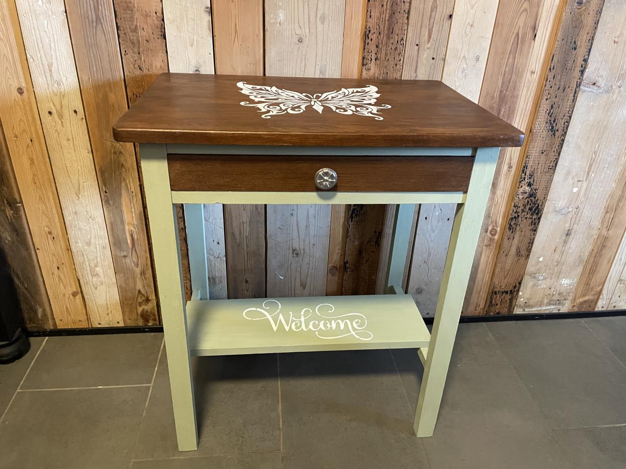 UNIEK Upcycle Sidetable / Haltafeltje - Saliegroen met Vlinder & Welcome