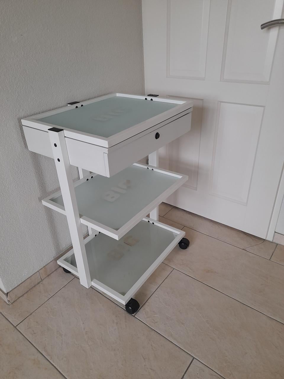 Kaptafel / Make up tafel op wielen (47 x 60 x 80H) in goede nette staat!