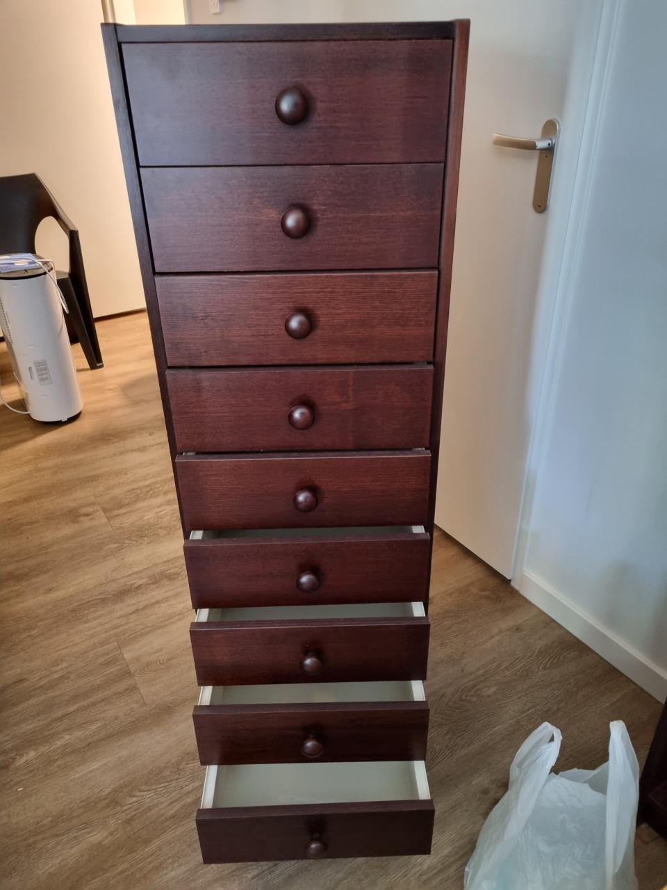 2 Ladenkasten gereserveerd!