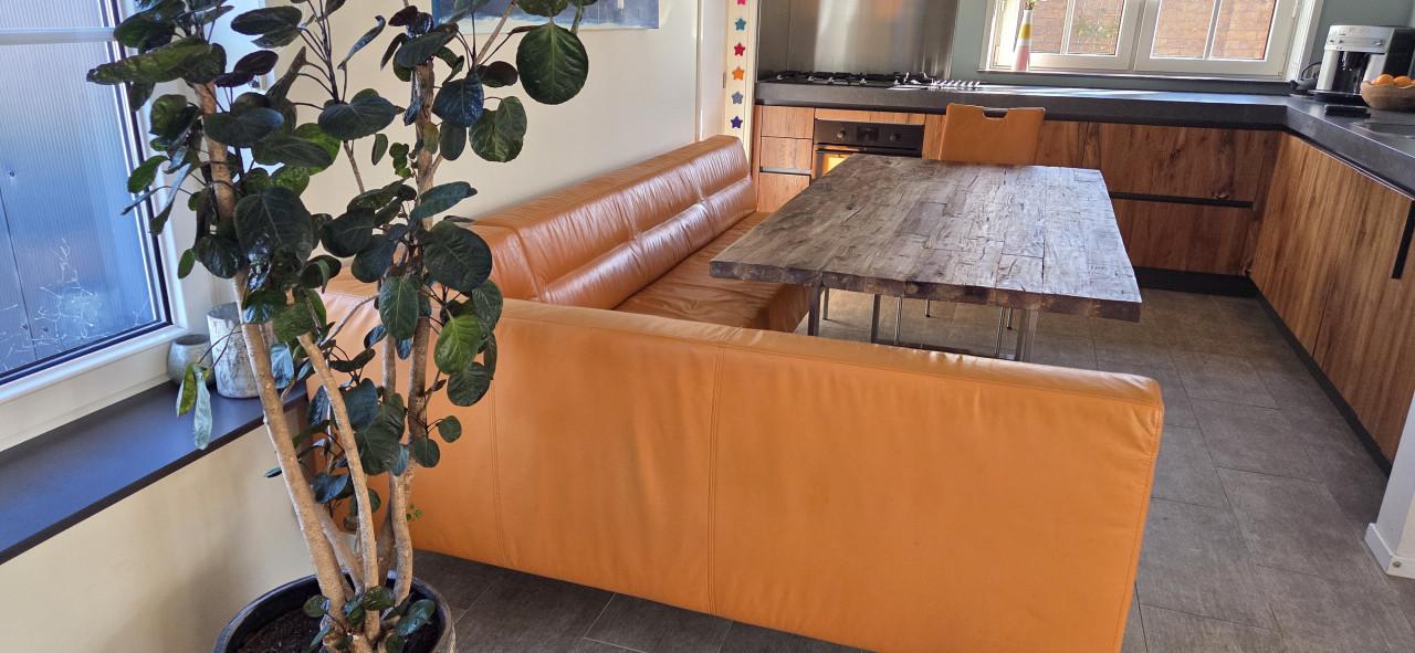 Eetbank, zitbank bij de eettafel