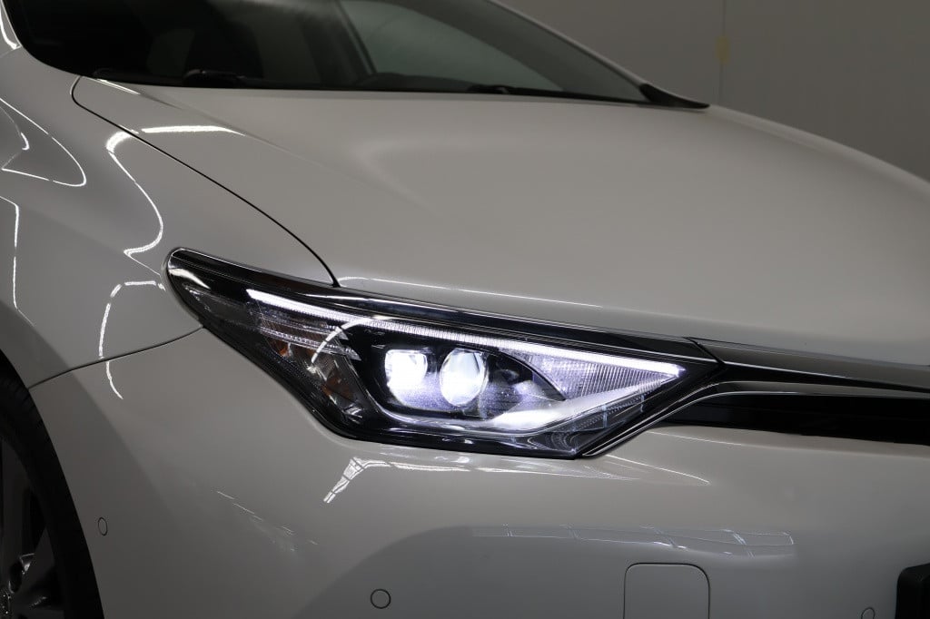 Toyota Auris touring sports 1.8 hybrid lease pro