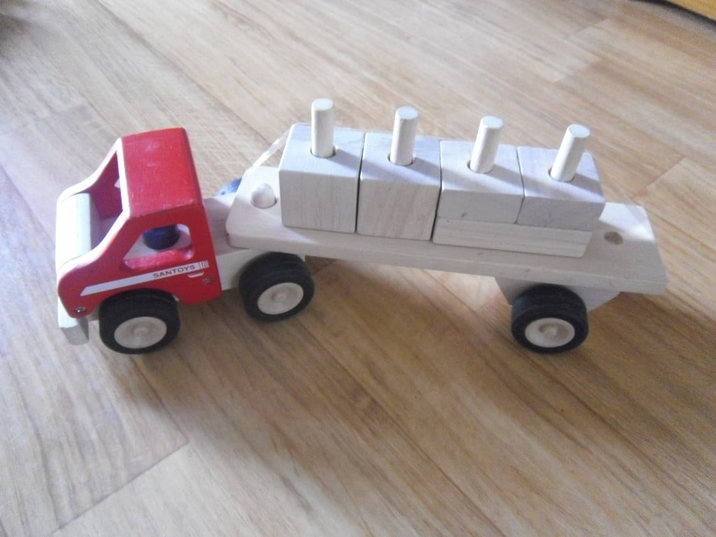 HOUTEN SPEELGOED
