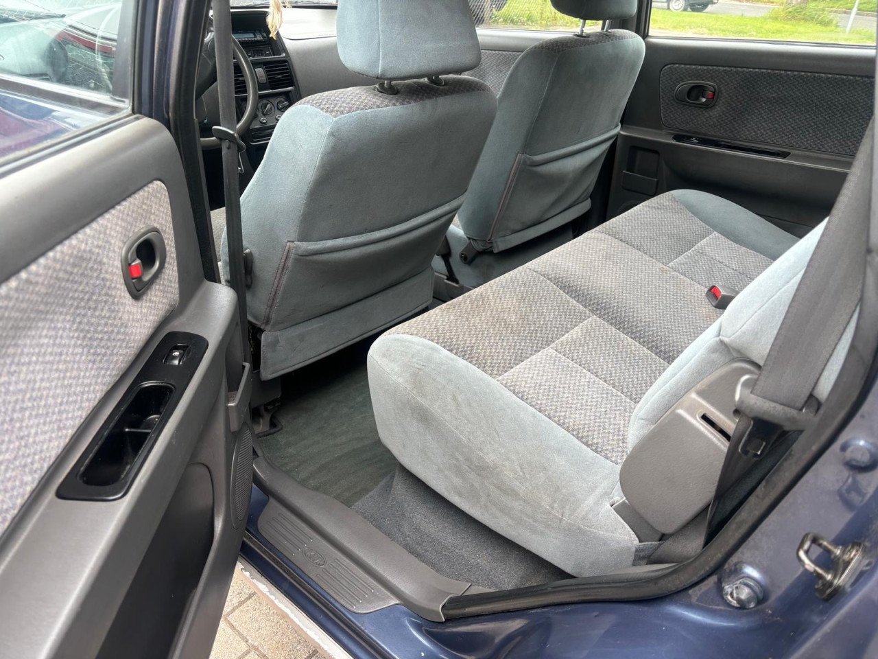 Kia Carens 1.8Ls Airco inruilkoopje € 750