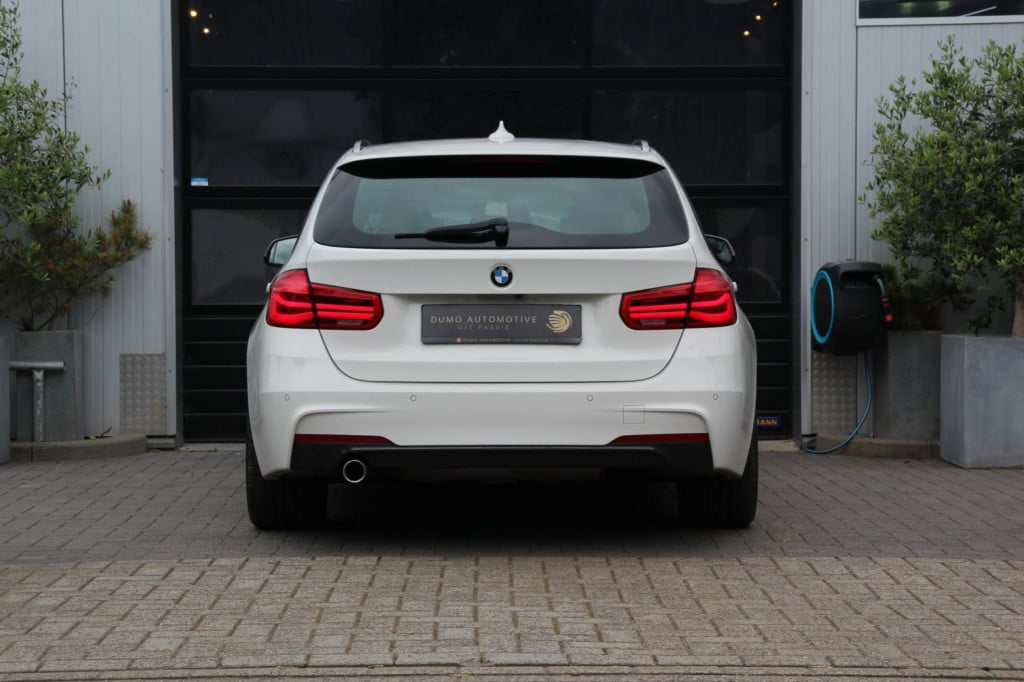 BMW 3-serie touring 318i m sport edition aut. - navi groot - adap led - pdc