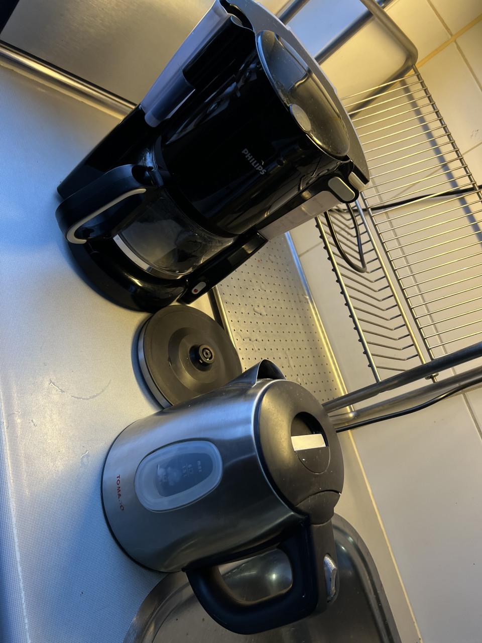 Philips Koffiezetapparaat HD7448/20 en TOMADO rvs waterkoker samen €20,-