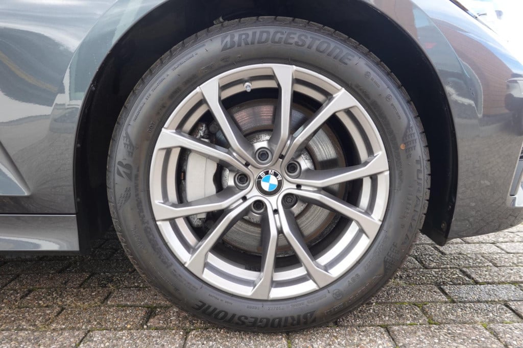 BMW 3-serie touring 330i business edition plus