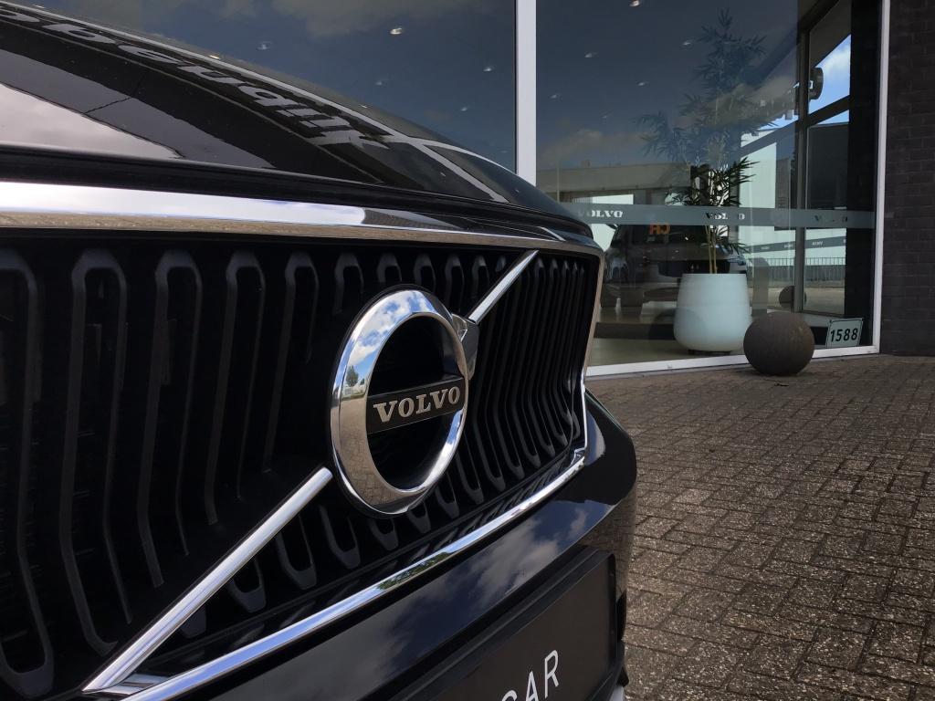 Volvo XC40 t4 190pk momentum pro| trekhaak| climate| navi| elek.achterklep