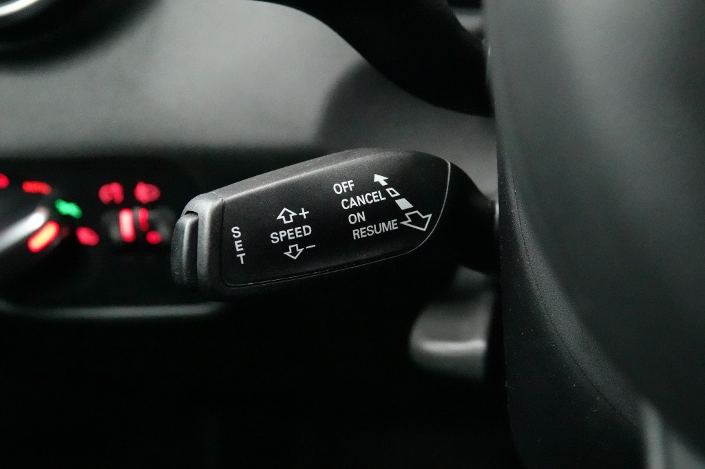 Audi A1 s-line 1.4 tfsi | automaat | pdc | navi | bluetooth |