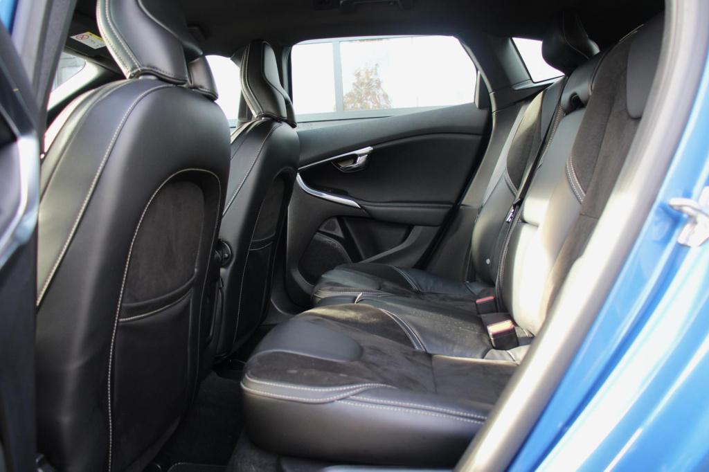 Volvo V40 2.0 t2 r-design - leder/alcantara - harman kardon - led - navi - 