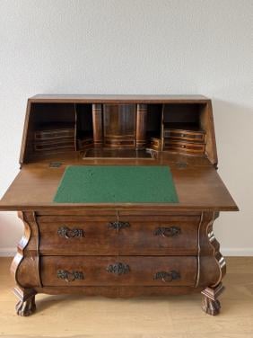 Antiek bureau
