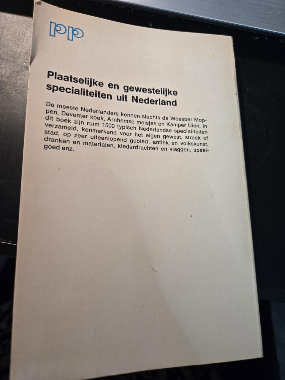 Boek: Plaatselijke en gewestelijke specialiteiten uit Nederland