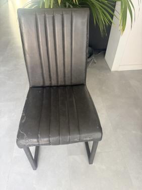 3 stoelen en 1 eetbank