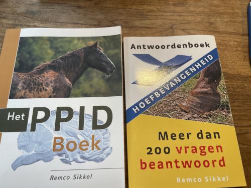 2 boeken van Remco Sikkel, PPID en hoefbevangenheid