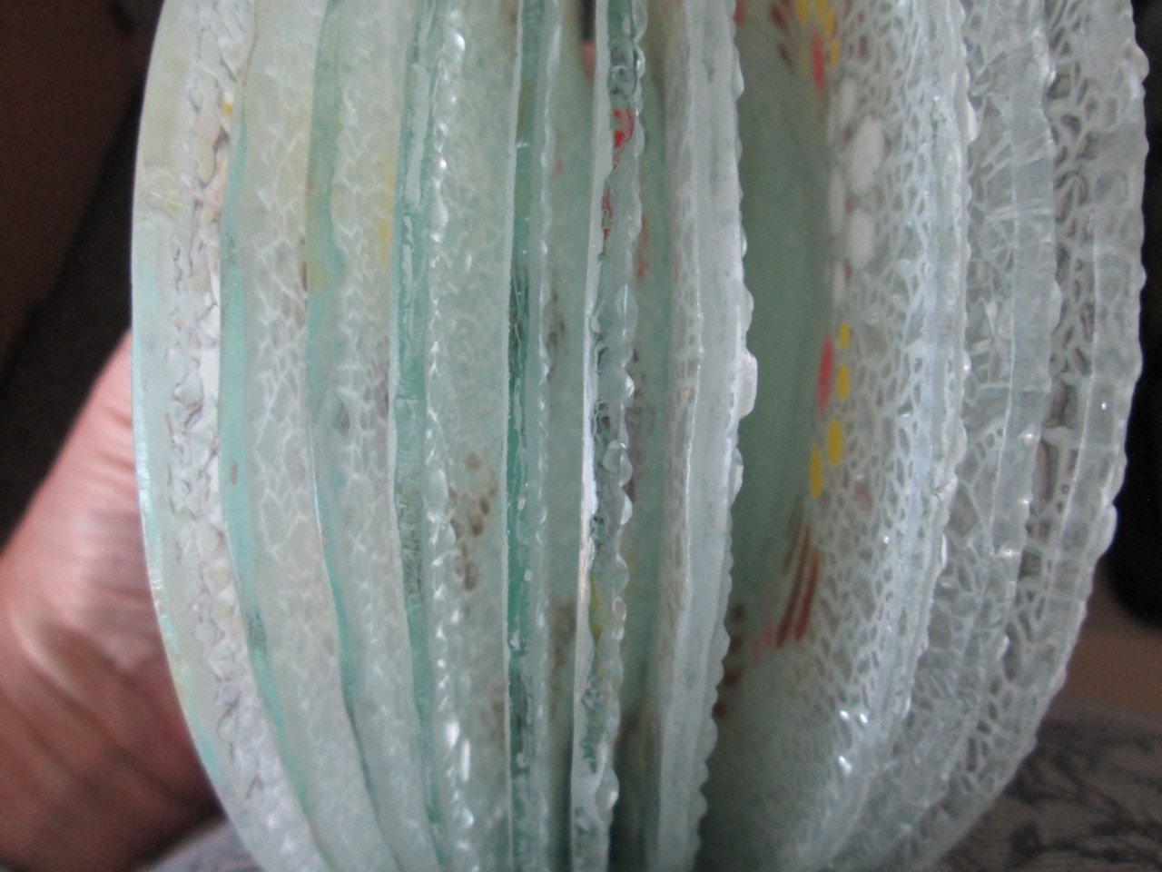 Gebakstel glas en een vintage stel met schaal