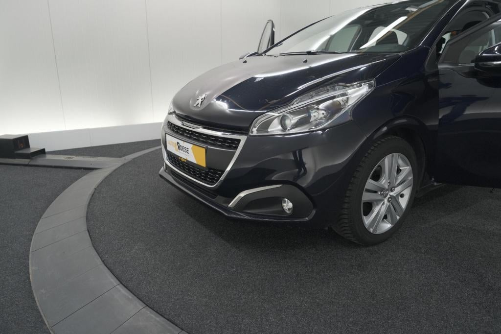 Peugeot 208 puretech 82 signature | allseason banden | navigatie | parkeers