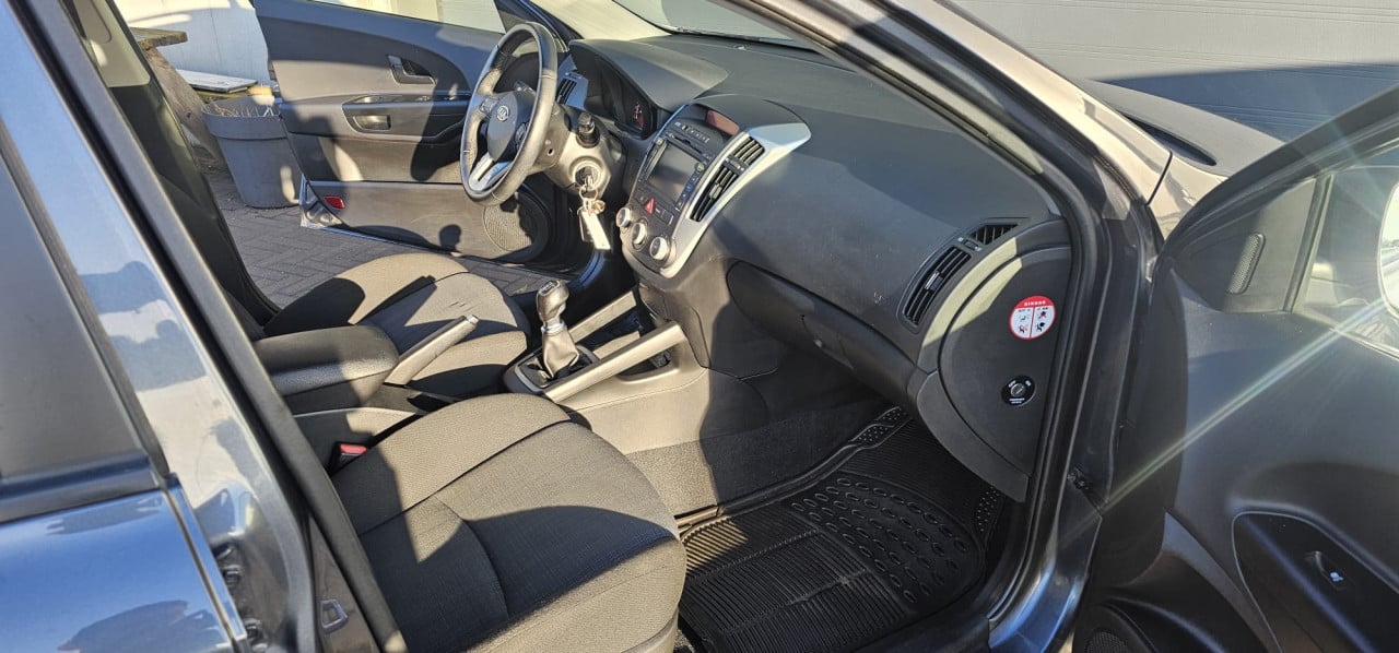 TE KOOP KIA CEED ECO DYNAMICA SPORTY WAGON 1.4 CVVT NAVIGATOR PLUS PACK