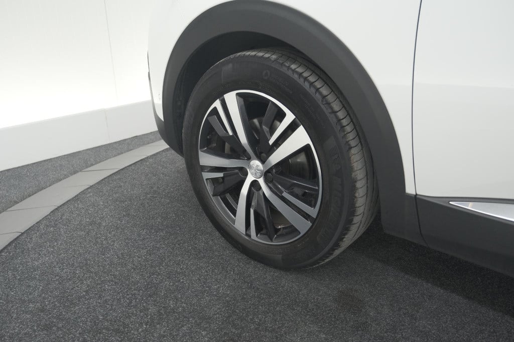 Peugeot 3008 puretech 130 gt-line | camera | dodehoekdetectie | navigatie |
