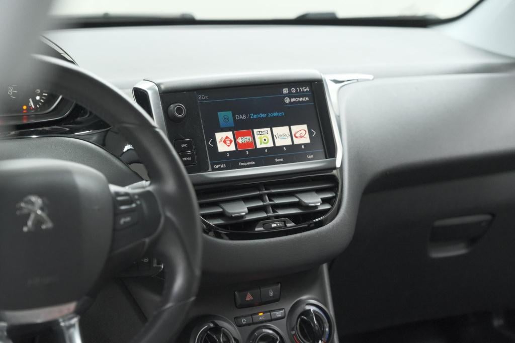 Peugeot 208 puretech 82 signature | apple carplay | parkeersensoren | navig