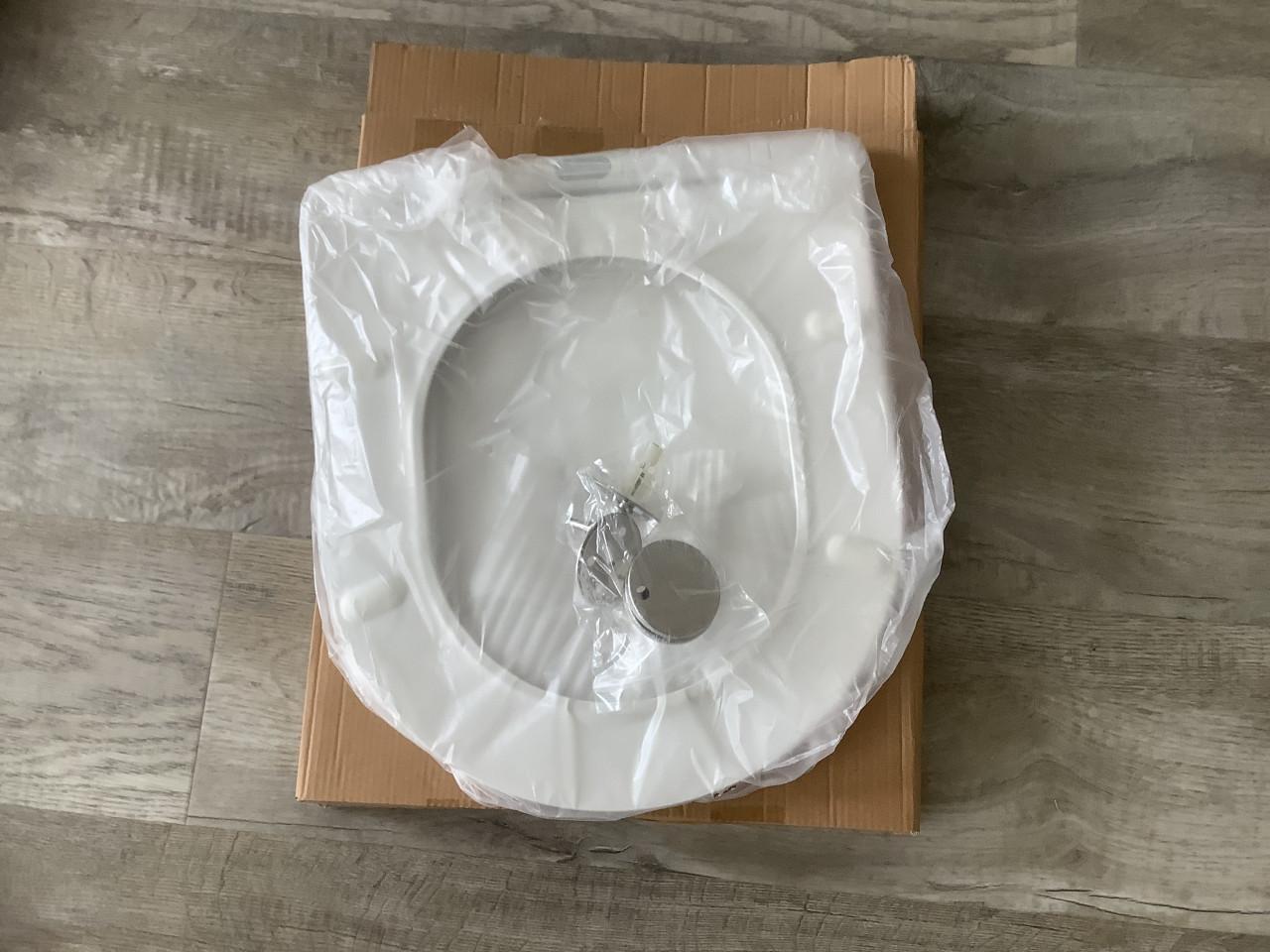 Nieuw in de doos: Soft Close Toiletzitting met deksel - quick release
