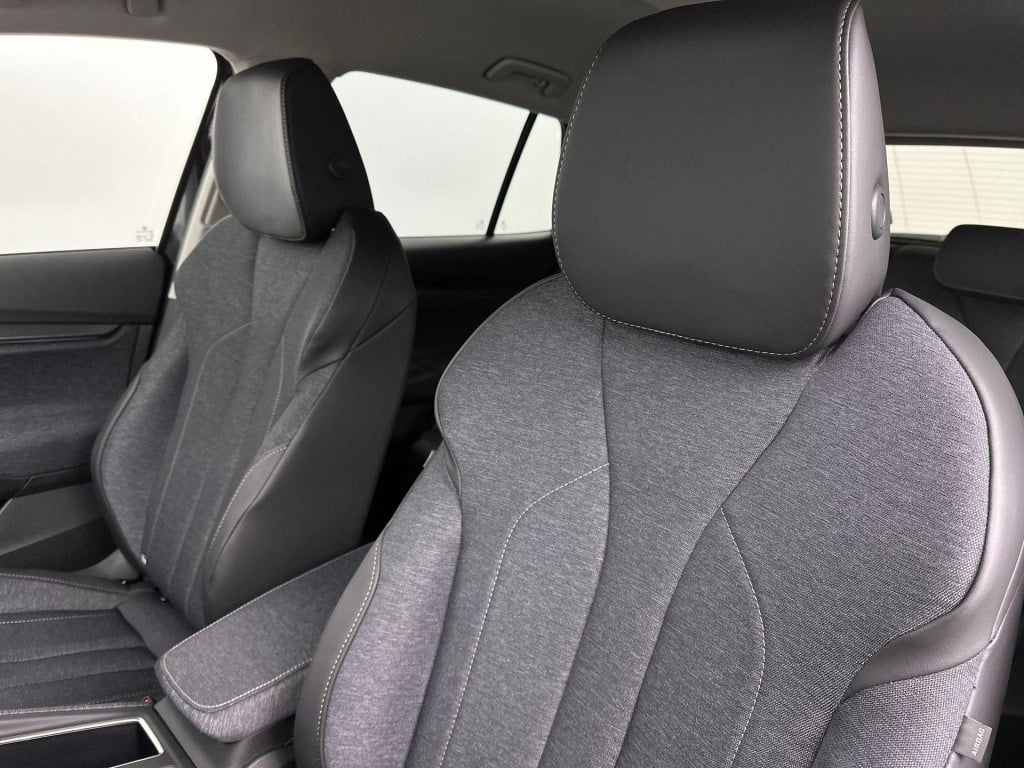 Skoda Elroq business edition elektromotor 210 kw / 286 pk suv
