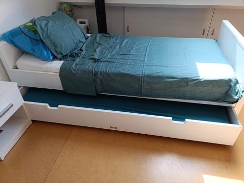 Bed met extra bed in lade