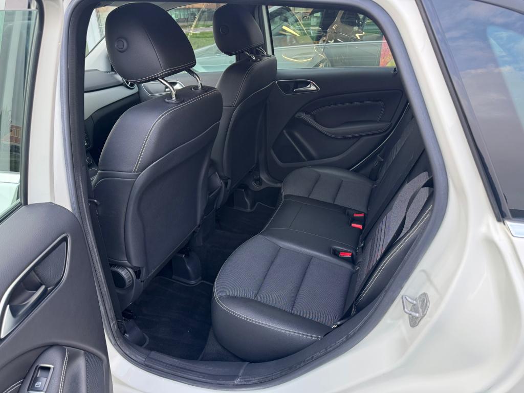 Mercedes-Benz B-Klasse 180 ambition urban automaat , apple-carplay , afneem