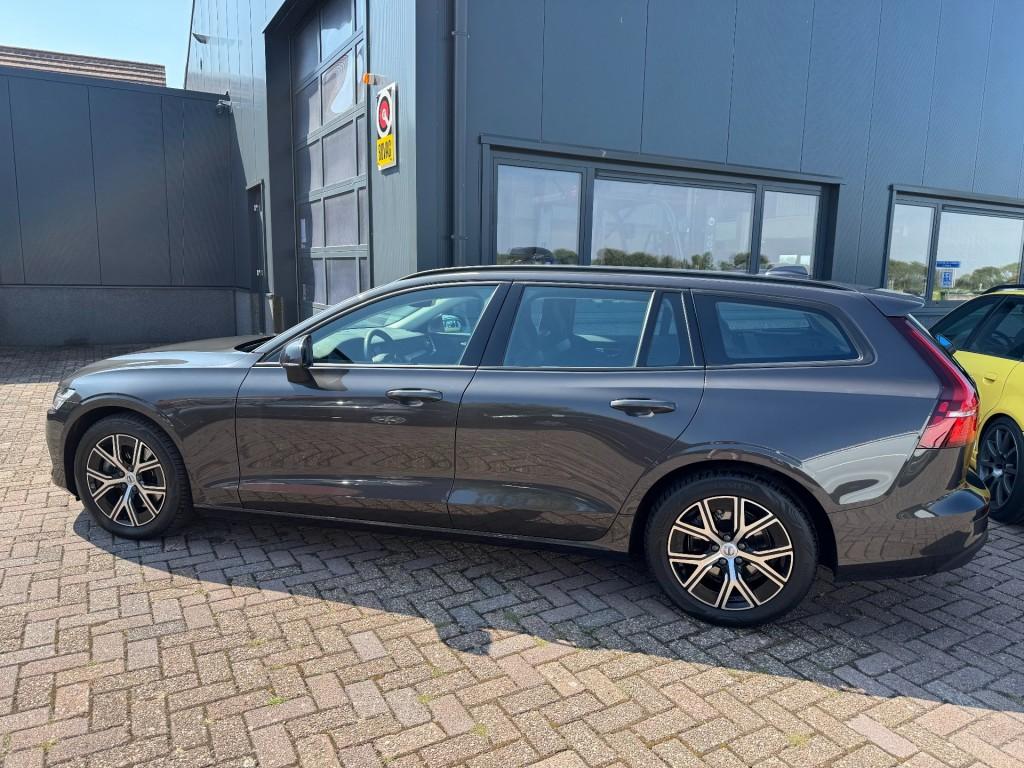 Volvo V60 2.0 b4 essential edition