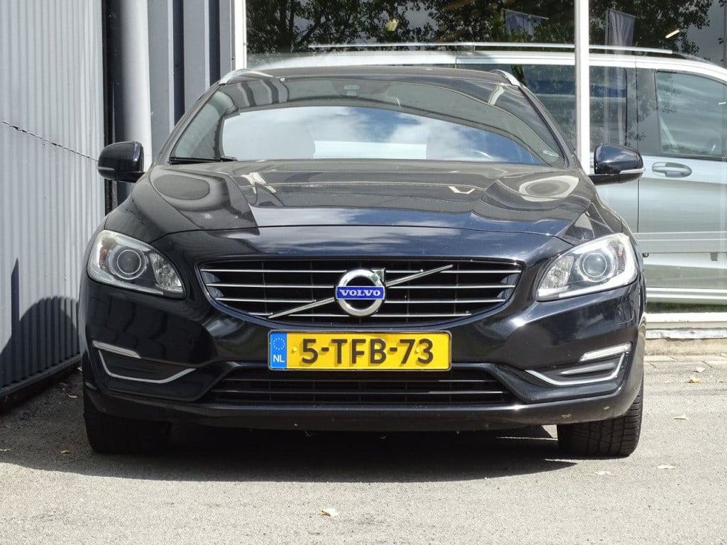 Volvo V60 2.4 d6 awd plug-in hybrid summum | xenon | leder | memory | pdc