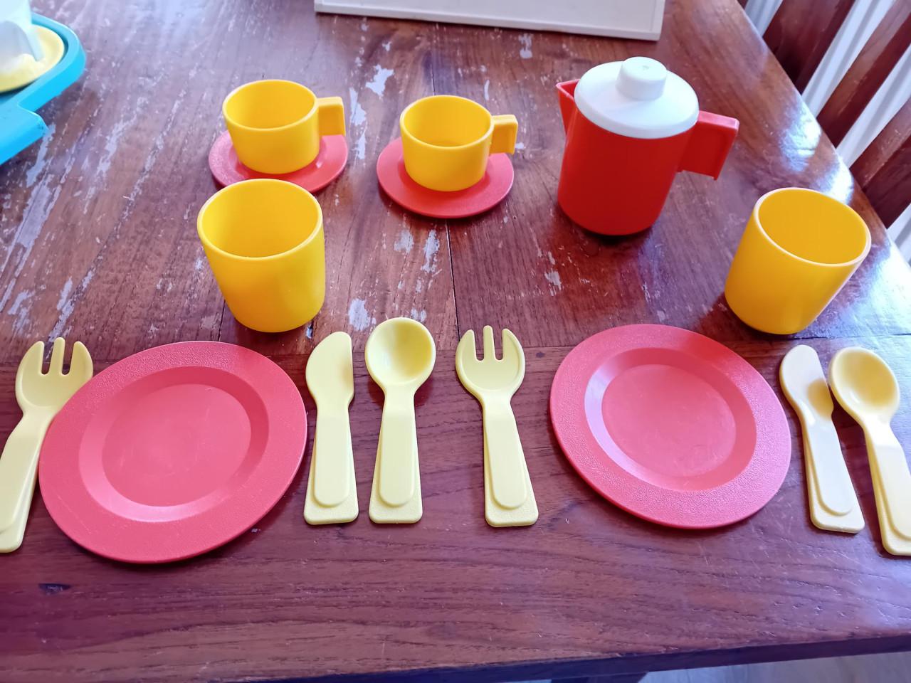 Kinderservies en fornuis van Fischer Price