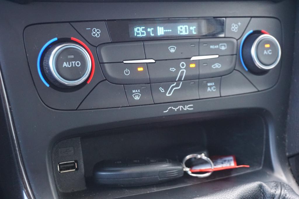 Ford Focus wagon 1.0 titanium edition climate / navi / cruise / parkeers. /