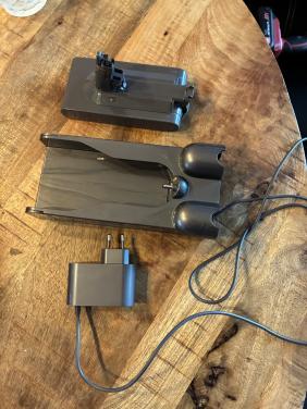 Dyson accu, wandhouder en oplader